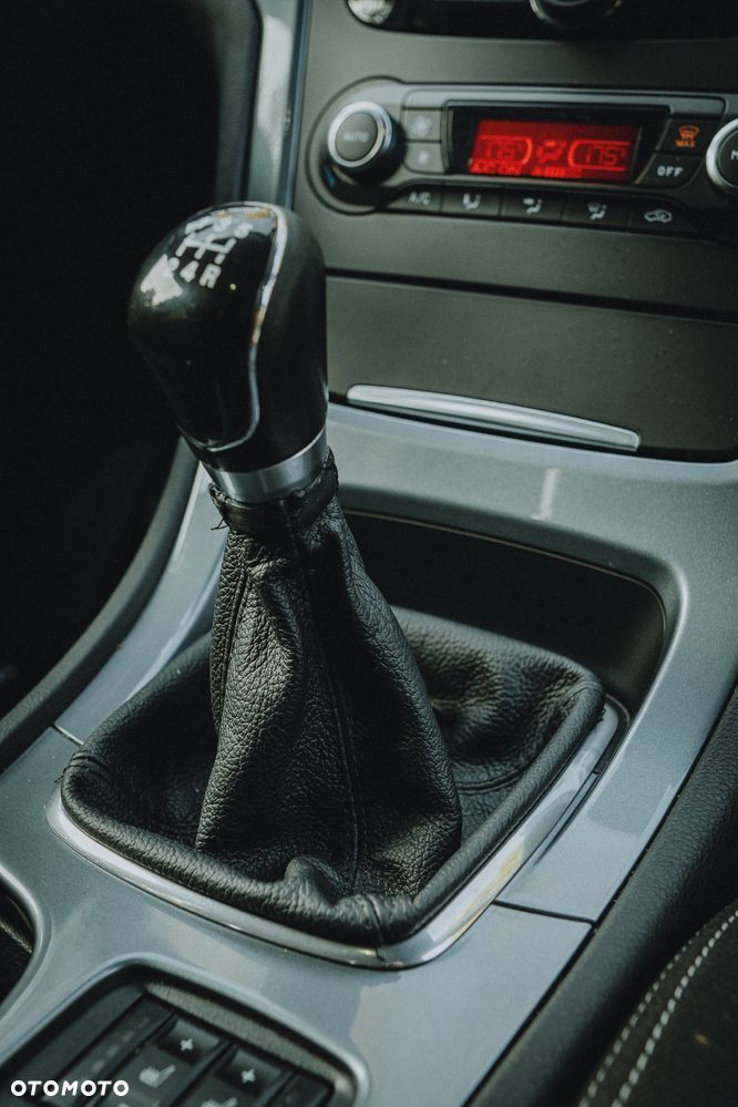 Ford Mondeo - 32