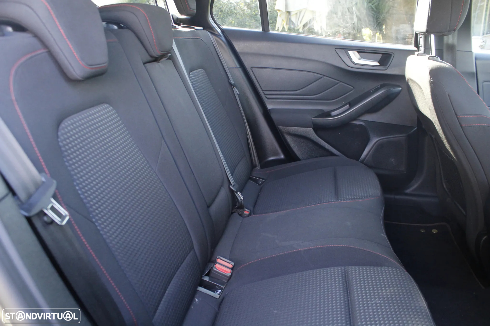 Ford Focus 1.0 EcoBoost MHEV ST-Line - 35