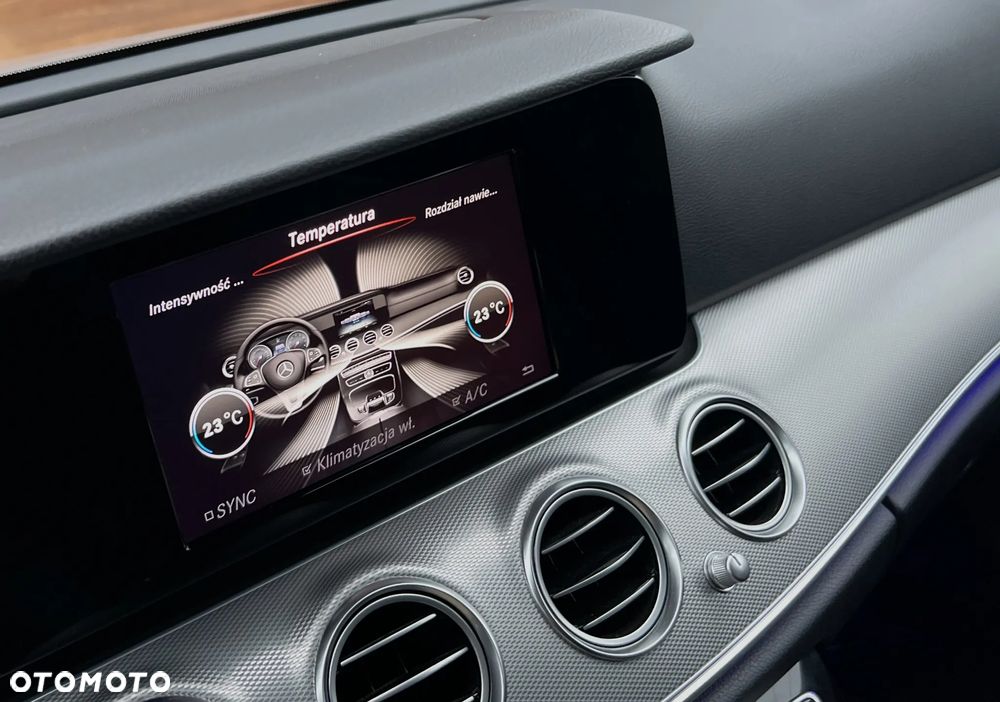 Mercedes-Benz Klasa E 200 9G-TRONIC - 23