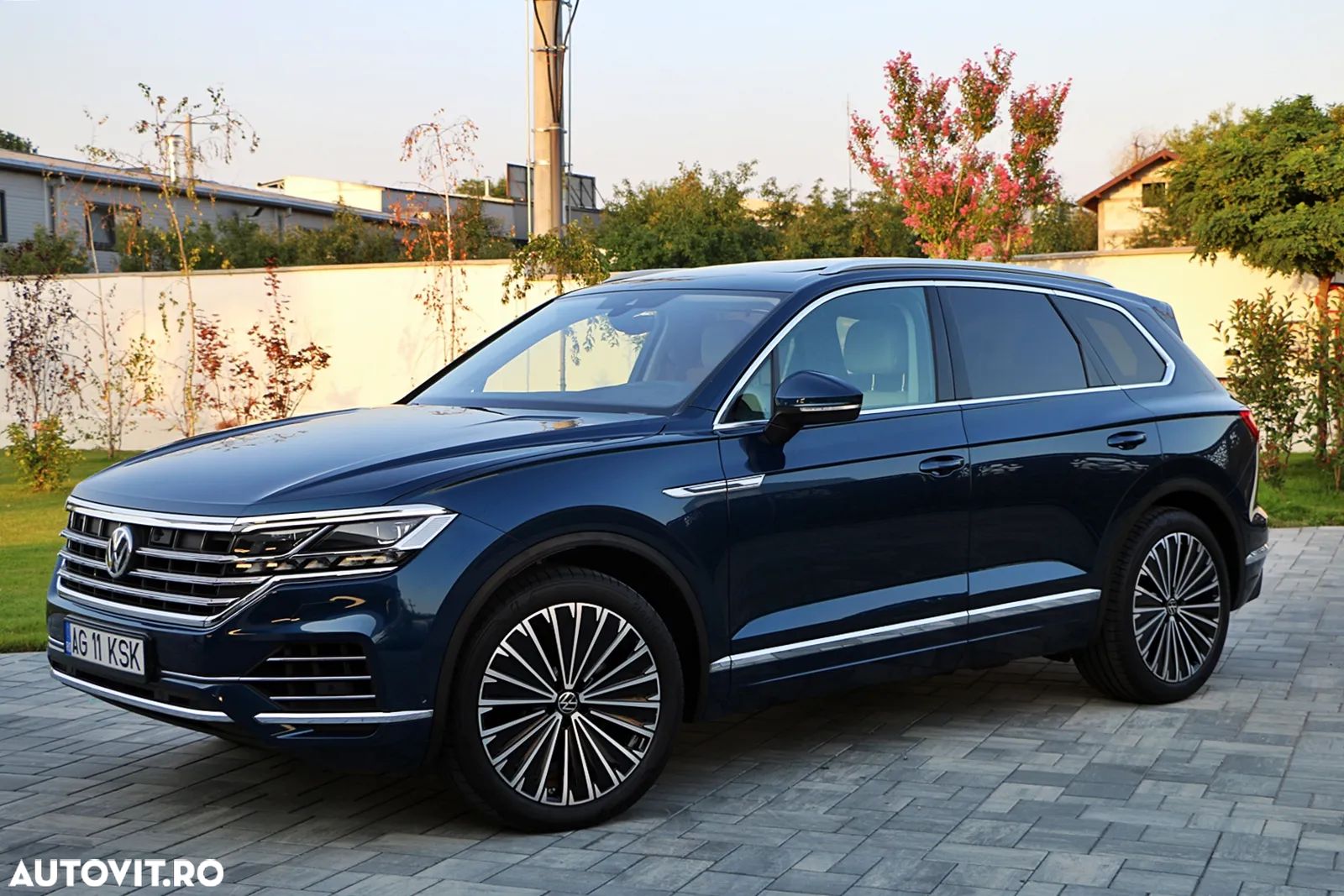 Volkswagen Touareg - 1
