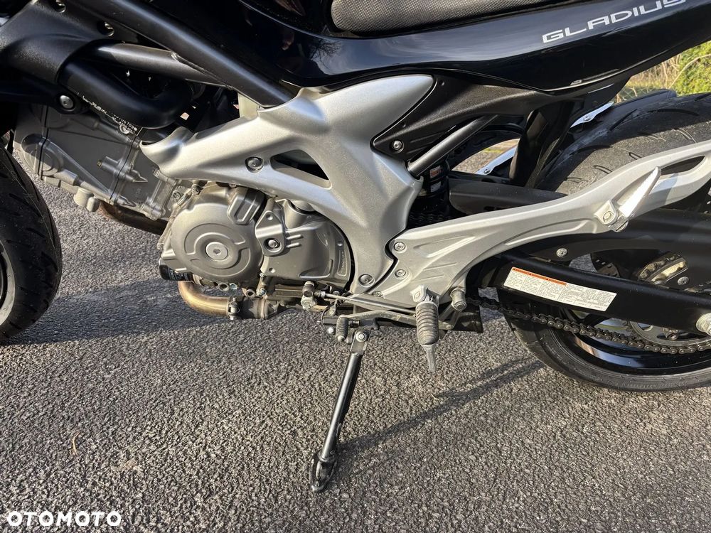 Suzuki Gladius - 8