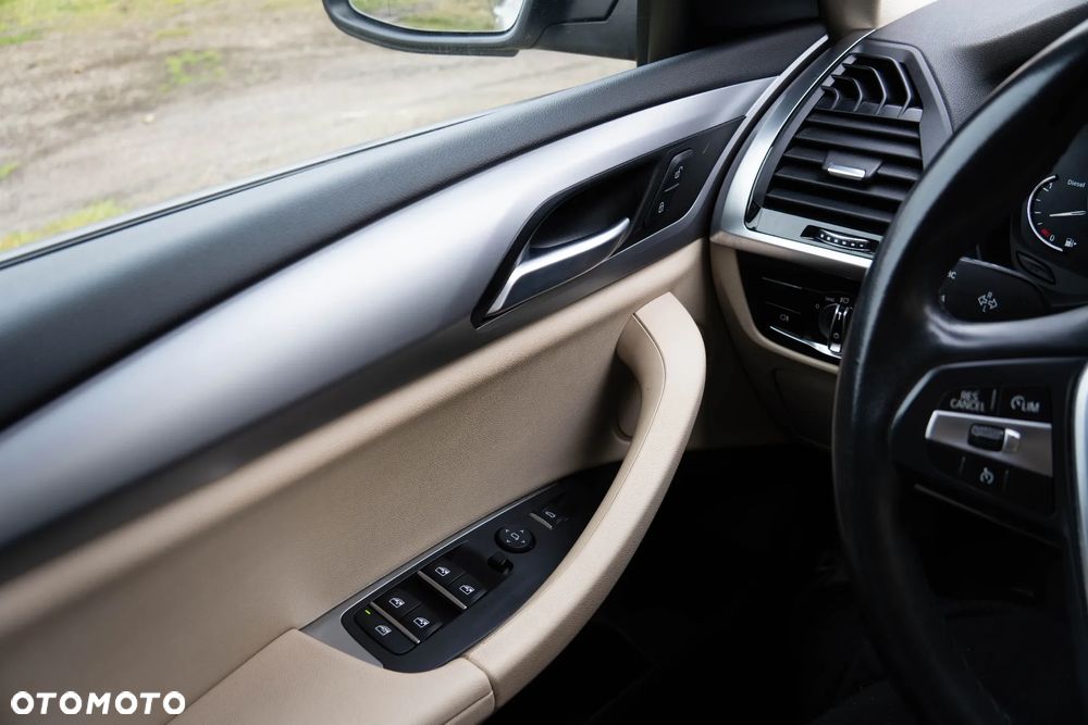 BMW X3 sDrive18d Advantage - 32