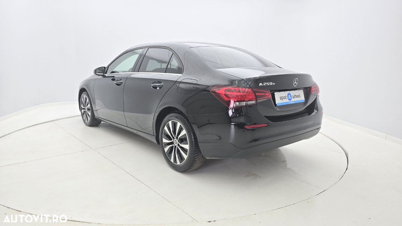 Mercedes-Benz A - 8