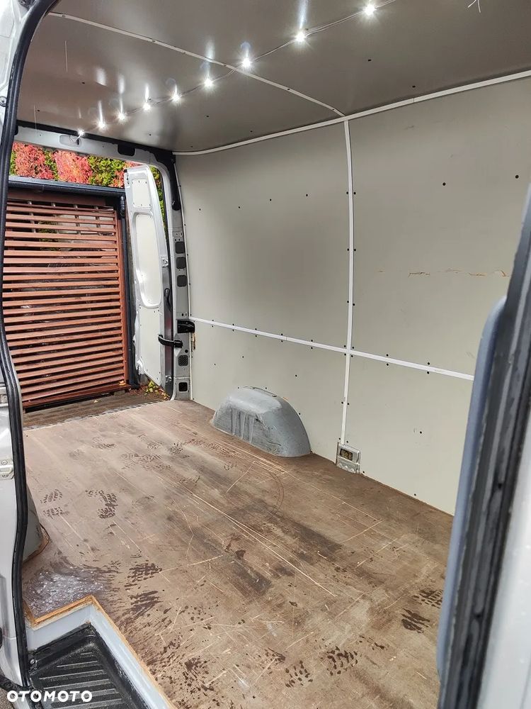 Mercedes-Benz Sprinter - 2