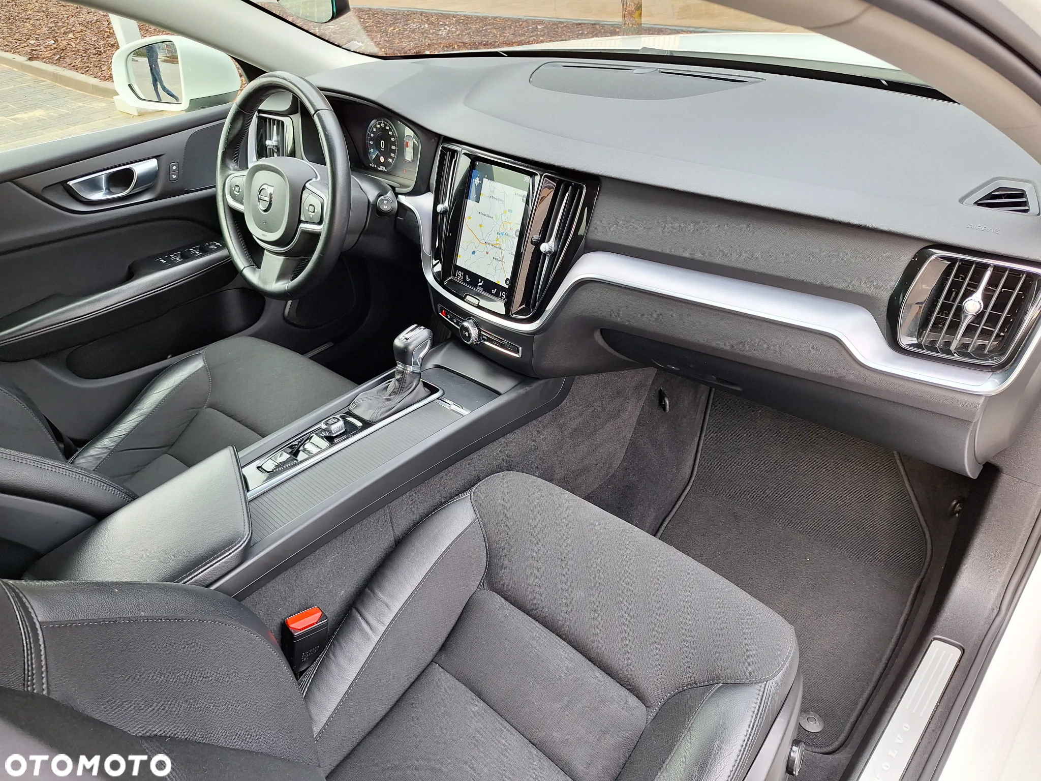 Volvo V60 D4 Momentum Pro - 28