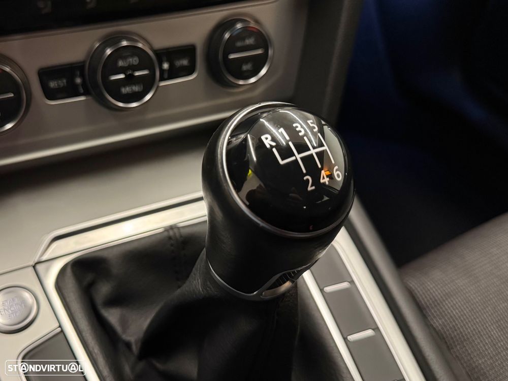 VW Passat Variant 1.6 TDI Confortline - 11