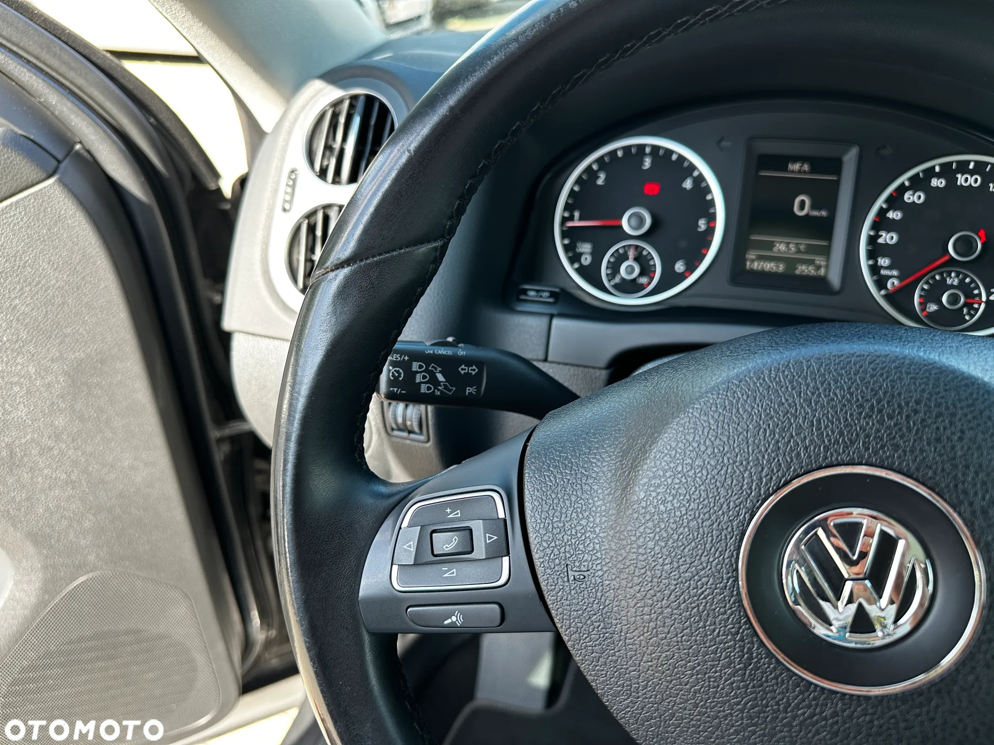 Volkswagen Tiguan - 11