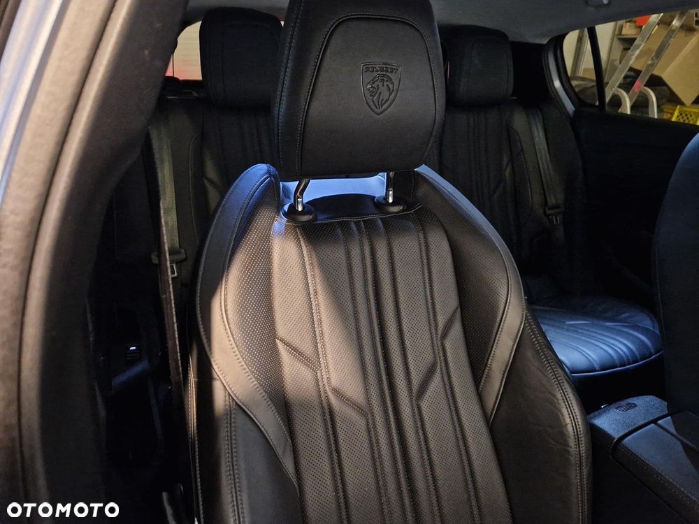 Peugeot 308 1.6 Hybrid PHEV Allure Pack EAT8 - 19