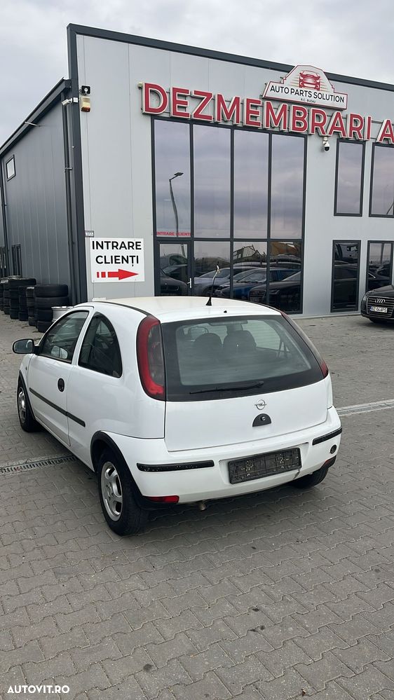 Dezmembram Opel Corsa C 1.0 benzina - 2