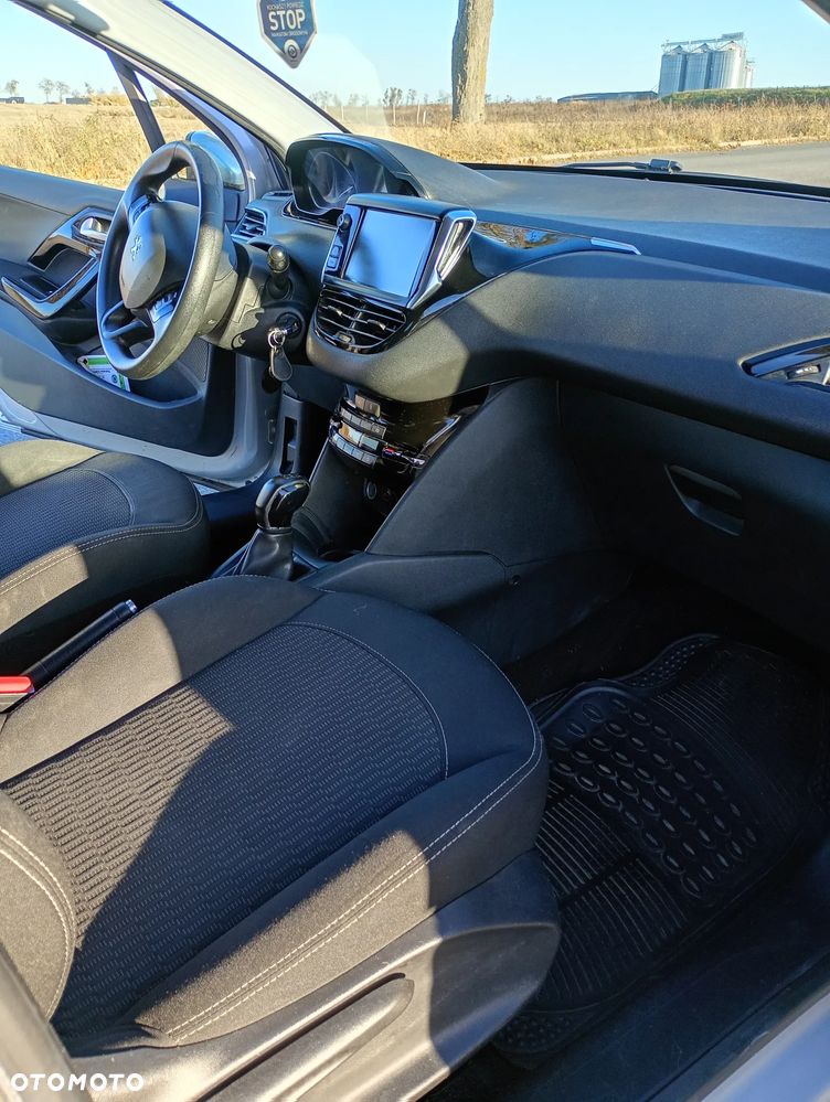 Peugeot 208 - 9