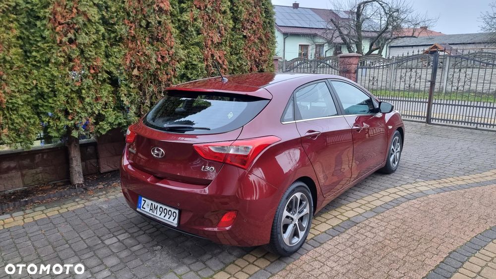 Hyundai i30 blue 1.4 Trend - 13