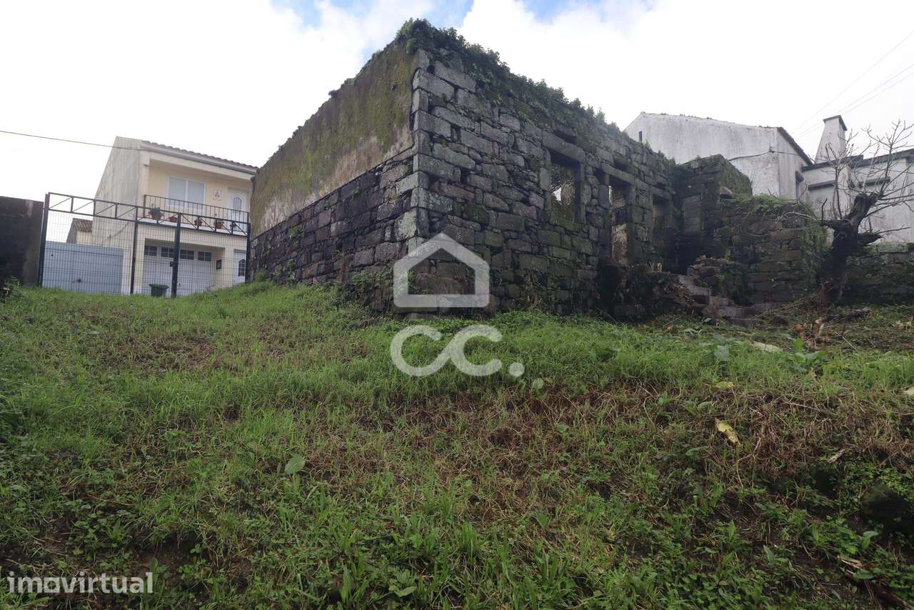 Moradia em Estado de Ruína - Povoação - Grande imagem: 2/13