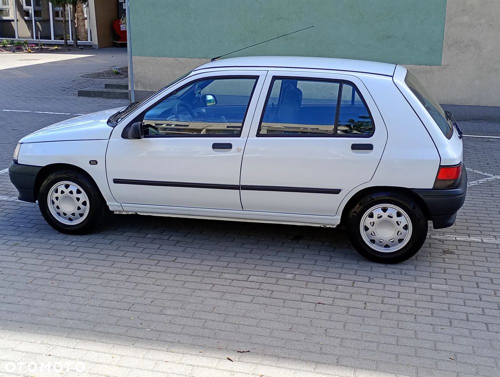 Renault Clio - 23
