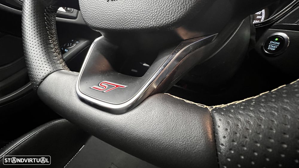 Ford Focus SW 2.3 EcoBoost S&S ST - 32