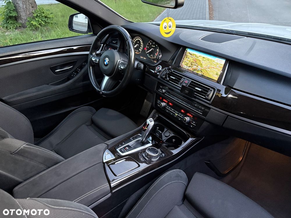 BMW Seria 5 525d xDrive - 14