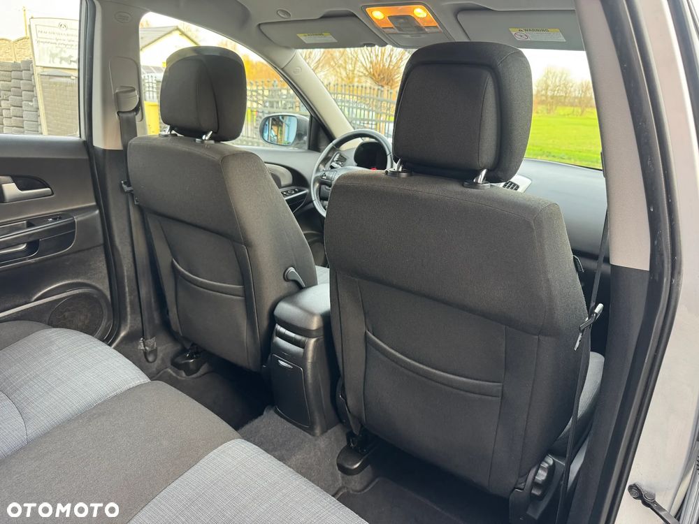 Kia Ceed 1.6 CVVT SW Dream-Team Edition - 32