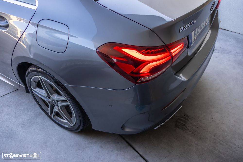 Mercedes-Benz A 250 e AMG Line - 13
