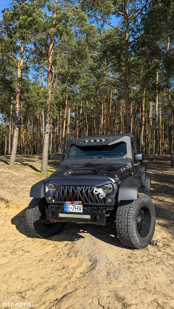 Jeep Wrangler - 8