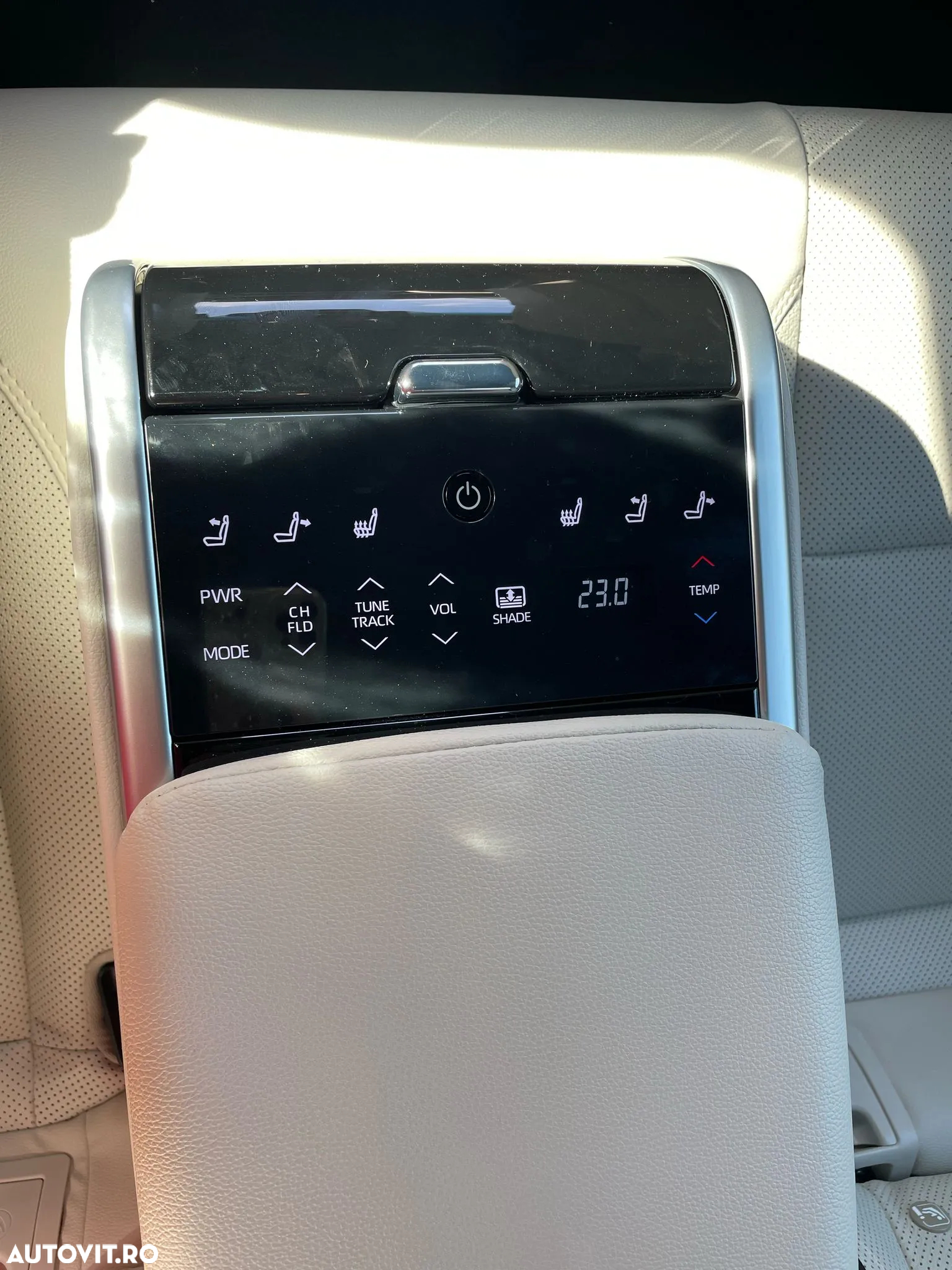 Toyota Camry 2.5 HEV Luxury - 10