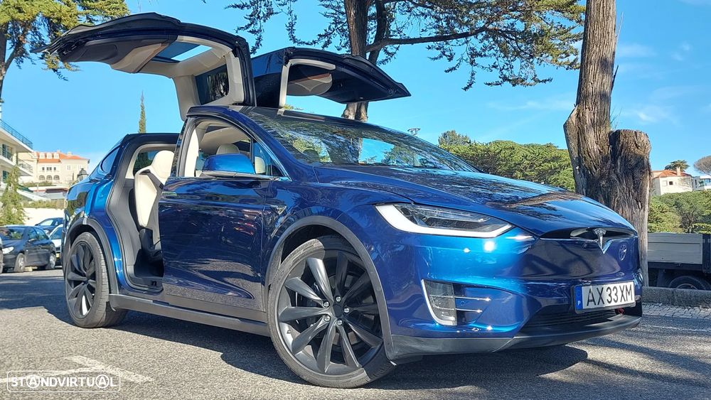 Tesla Model X - 3