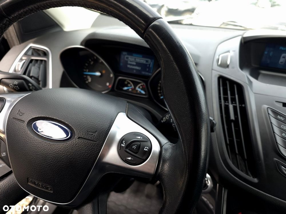 Ford Kuga 2.0 TDCi FWD Titanium - 25