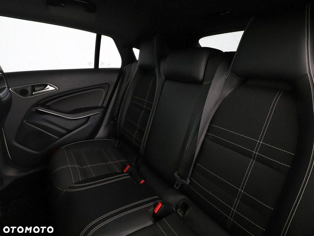 Mercedes-Benz CLA 180 Urban - 18