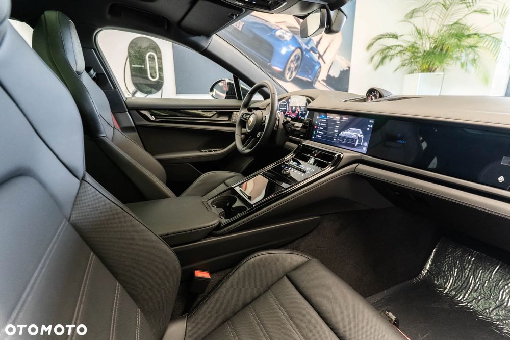 Porsche Panamera 4 - 35
