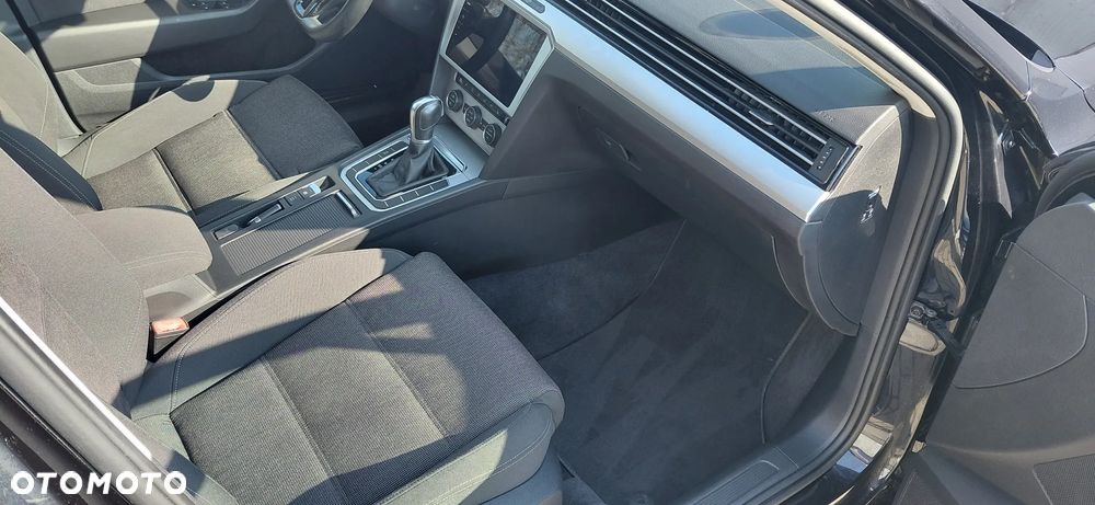 Volkswagen Passat - 16