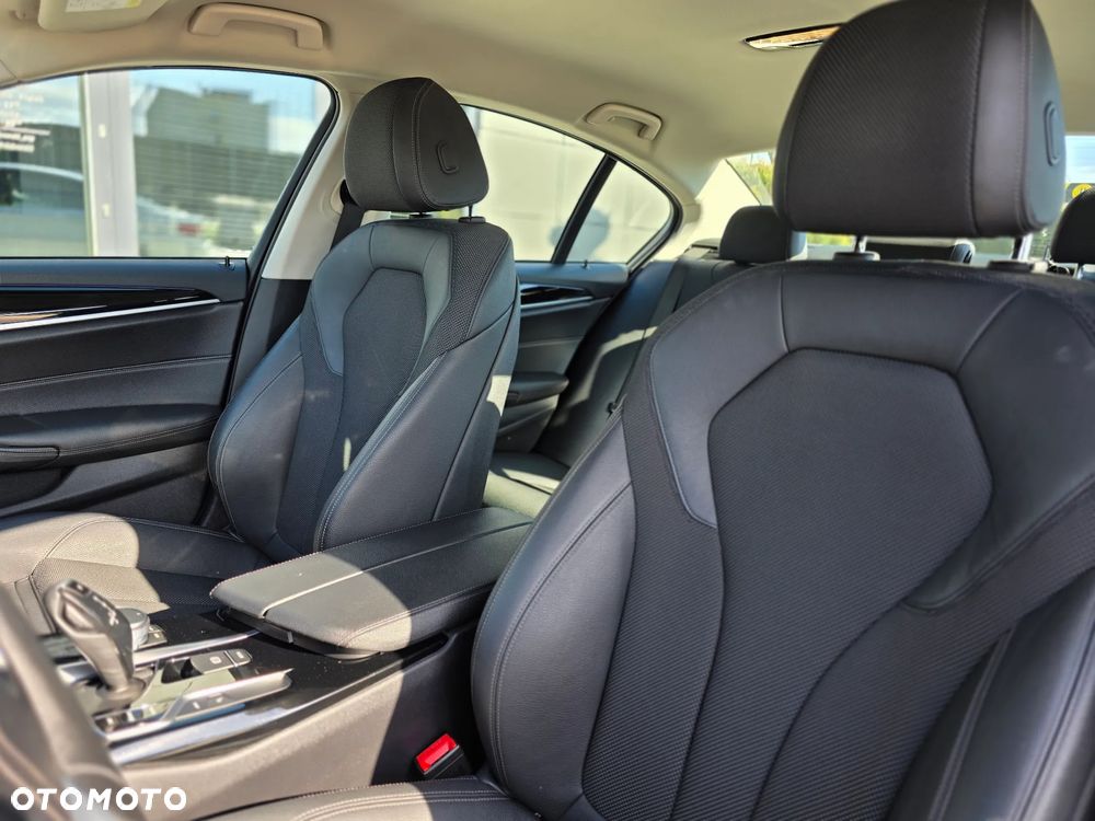 BMW Seria 5 530e iPerformance xDrive Sport Line sport - 27