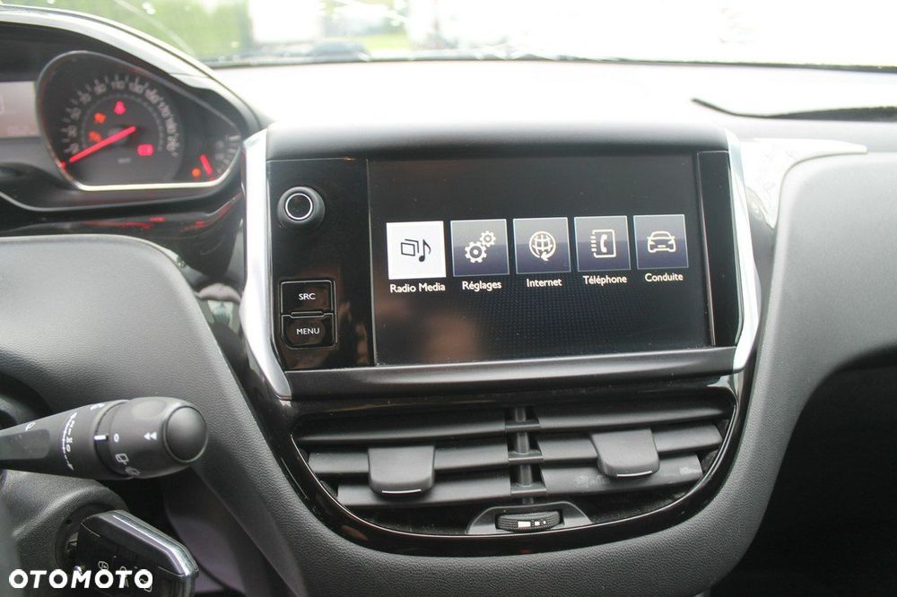 Peugeot 208 - 17