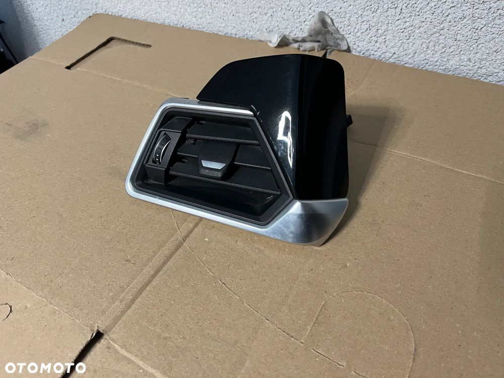 BMW G26 KRATKA NAWIEWU KONSOLI DESKI LEWA 6848617 - 1