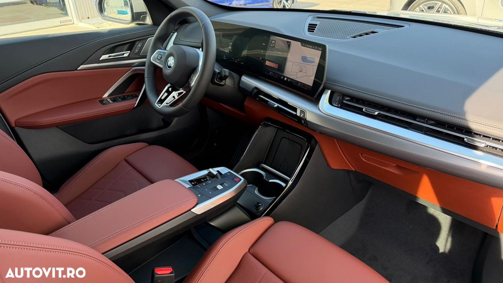 BMW iX1 eDrive20 M Sportpaket - 13
