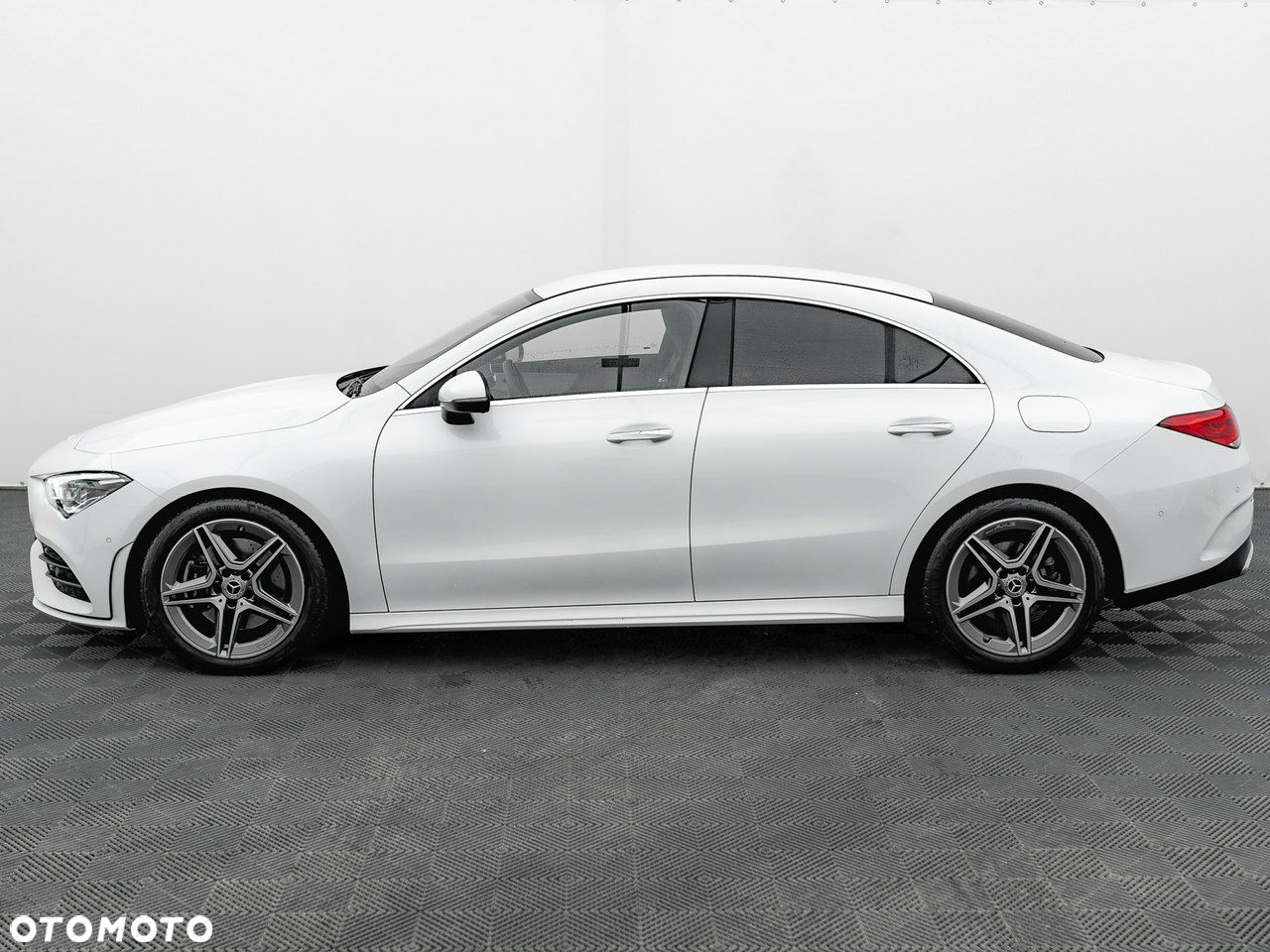Mercedes-Benz CLA - 10