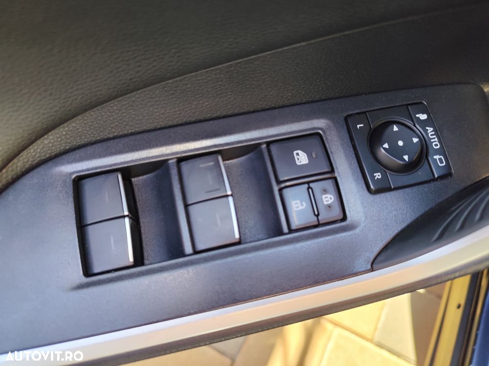 Toyota RAV4 2.5 VVT-iE 4x4 Luxury - 37
