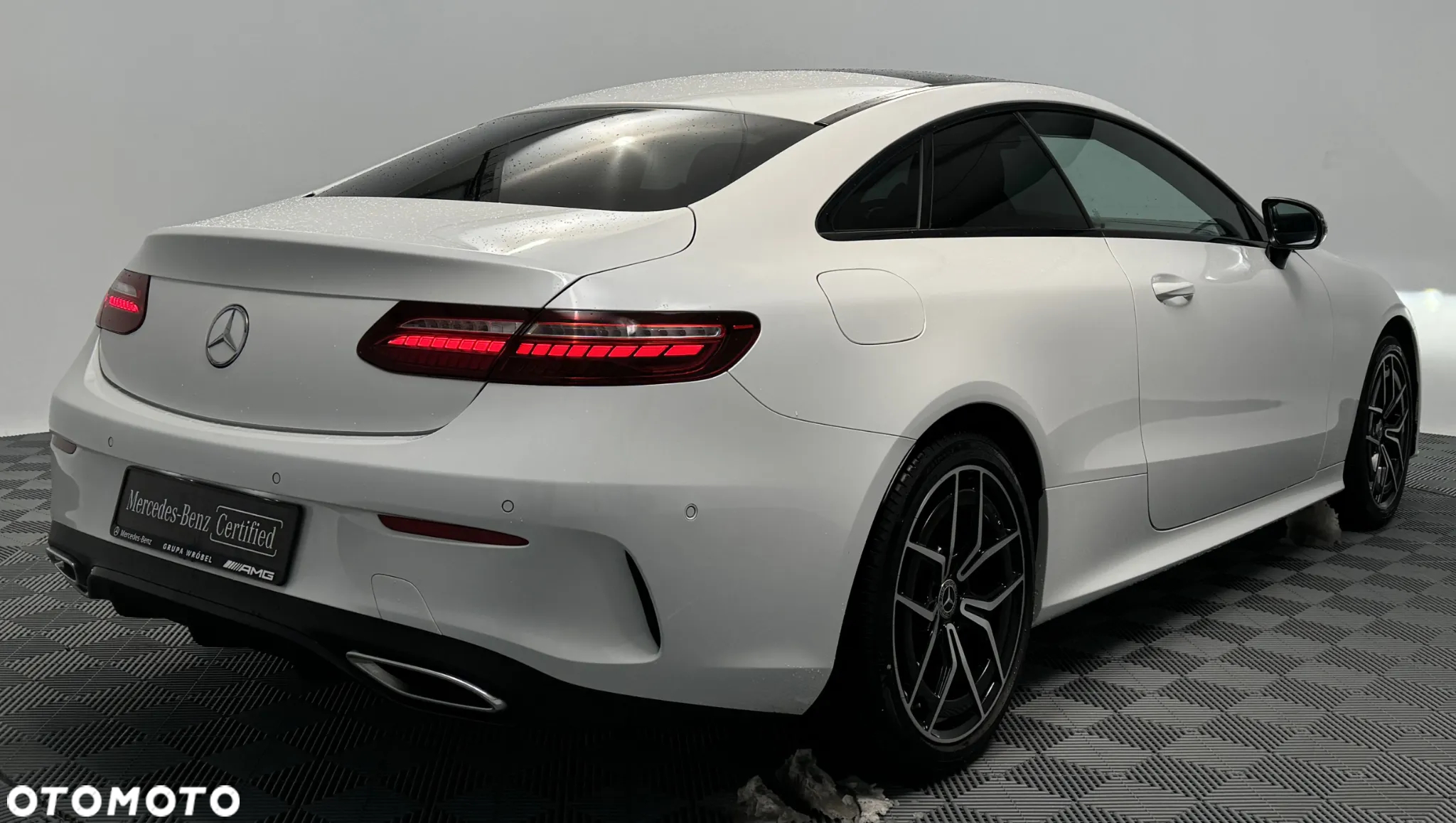 Mercedes-Benz Klasa E 220 d 4Matic Coupe 9G-TRONIC AMG Line - 29