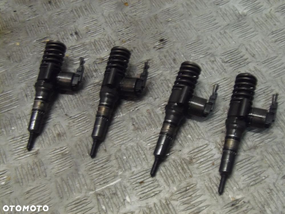 DODGE CALIBER 2.0 CRD TDI POMPOWTRYSKIWACZ POMPOWTRYSK 03G130073G - 1