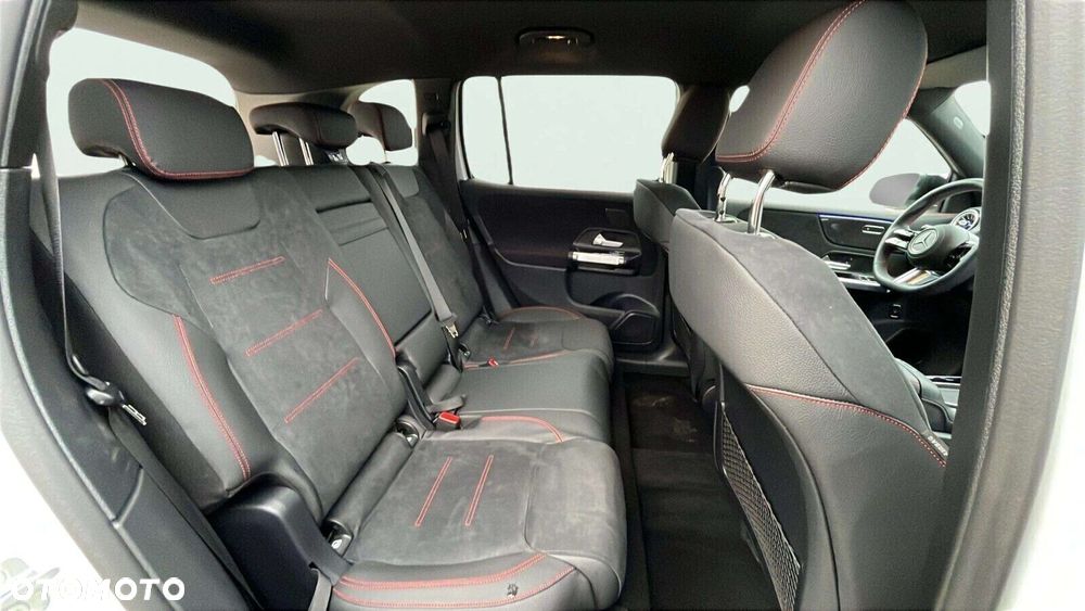 Mercedes-Benz GLB - 16