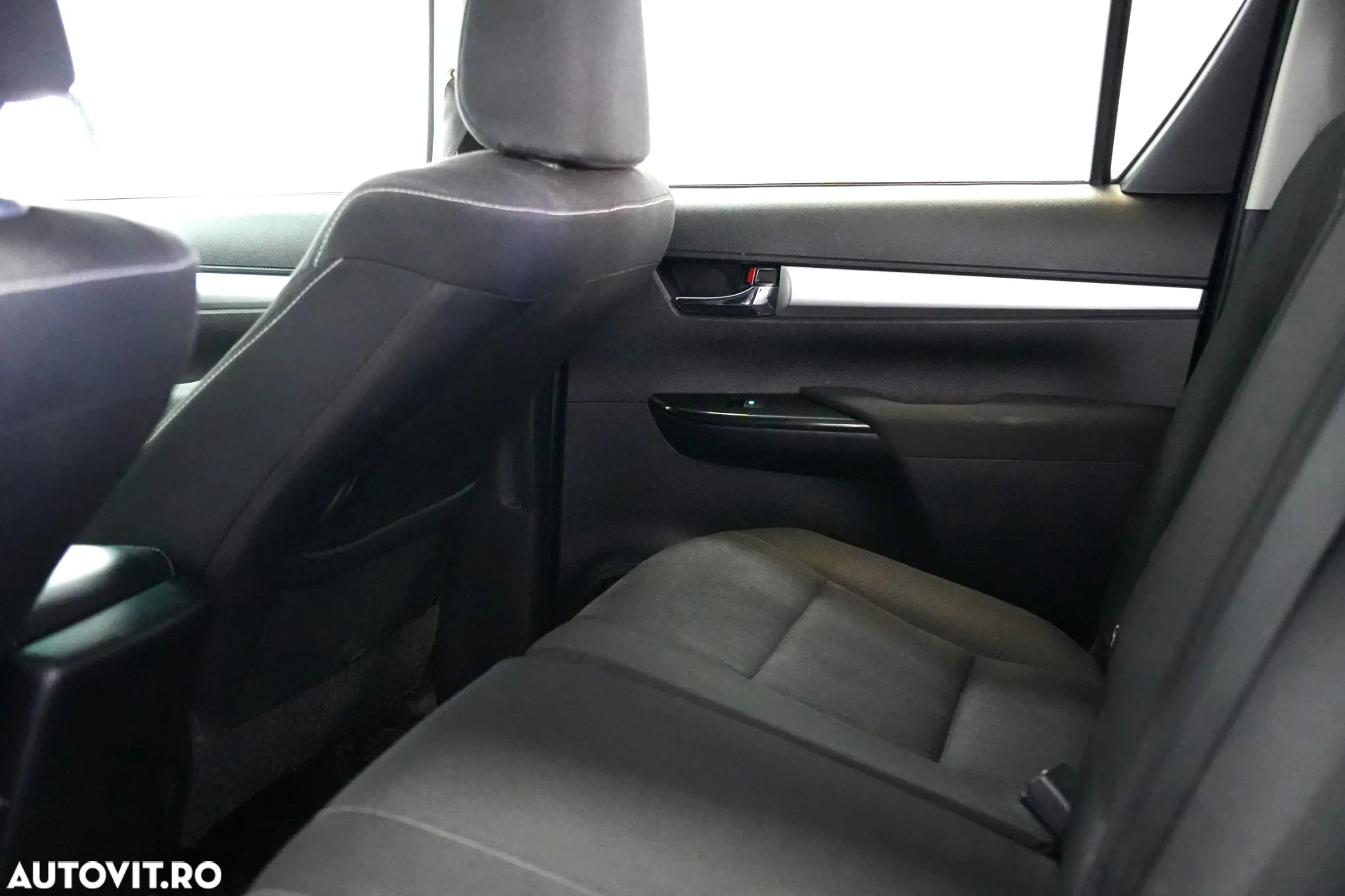 Toyota Hilux 4x4 Double Cab A/T Invincible - 9
