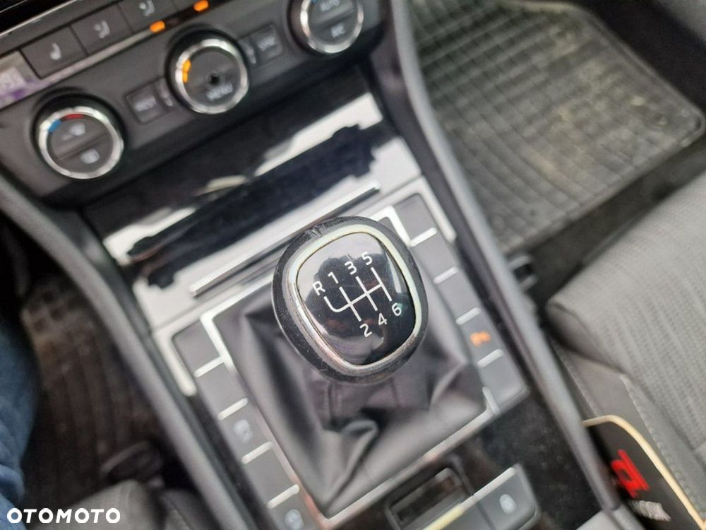 Skoda Superb 2.0 TDI Ambition - 30