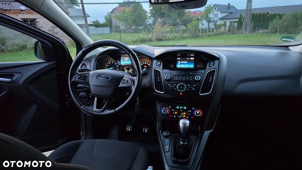 Ford Focus 1.5 EcoBoost ST-Line - 38