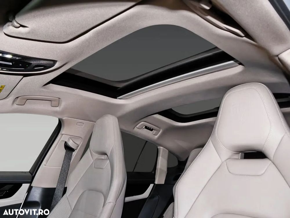 Porsche Panamera 4 E-Hybrid - 24