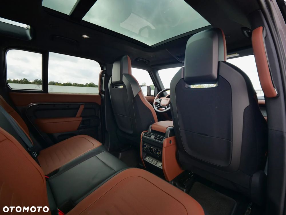Land Rover Defender - 36
