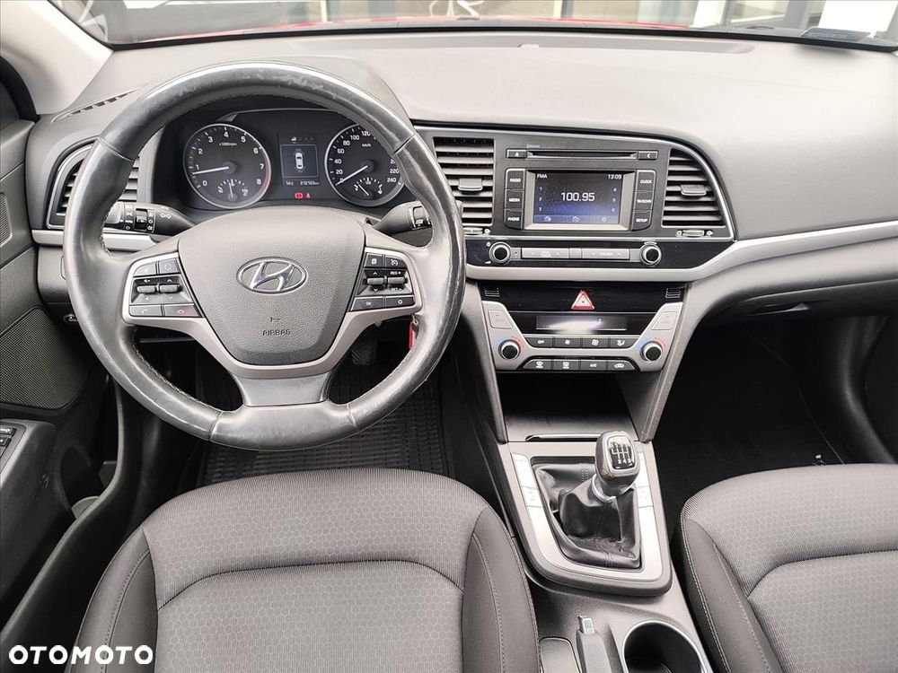 Hyundai Elantra 1.6 Comfort - 8
