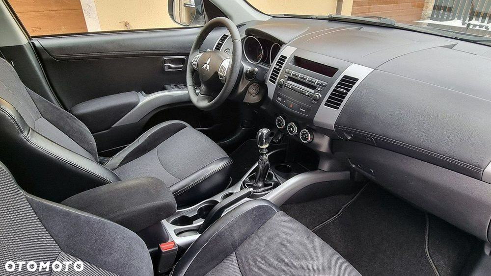 Mitsubishi Outlander - 11