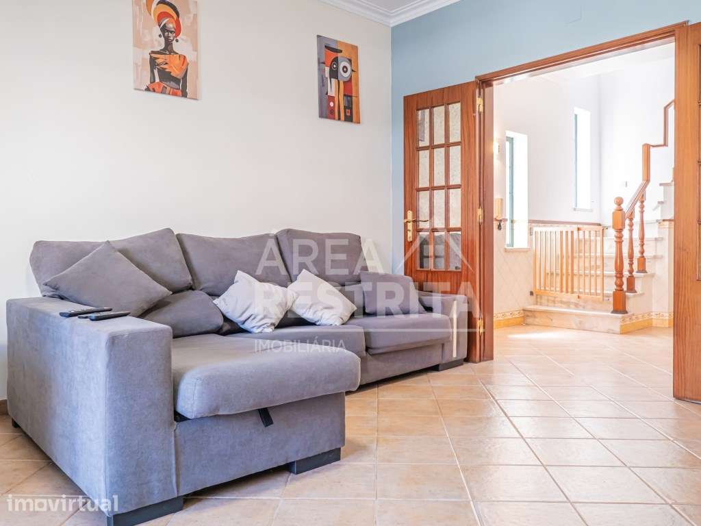 Moradia Geminada T3 com Garagem, Excelentes Áreas e Localização Pri... - Grande imagem: 5/60