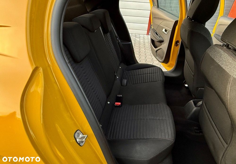 Peugeot 208 - 22