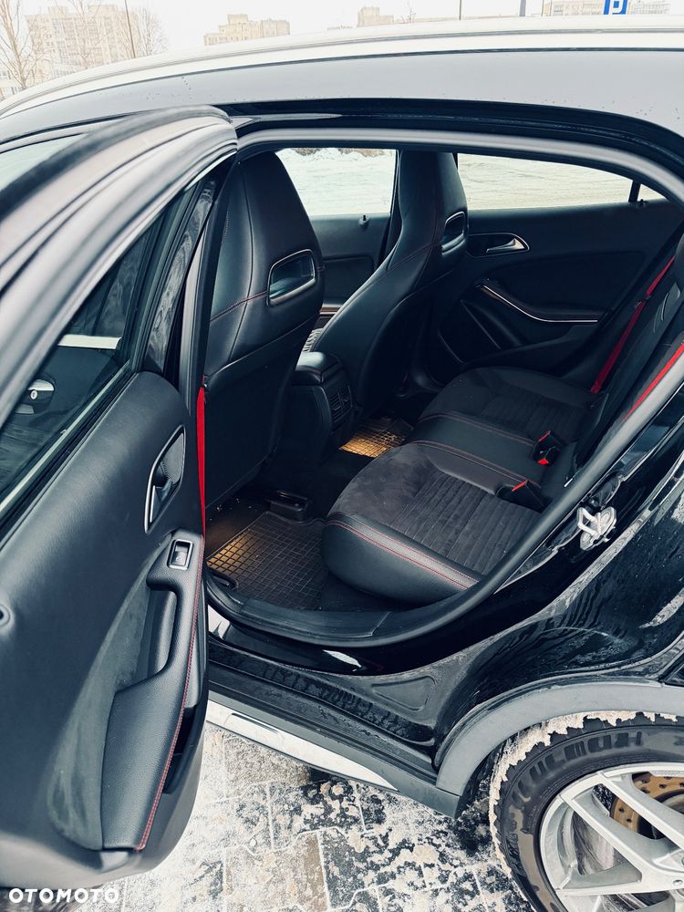 Mercedes-Benz GLA - 4