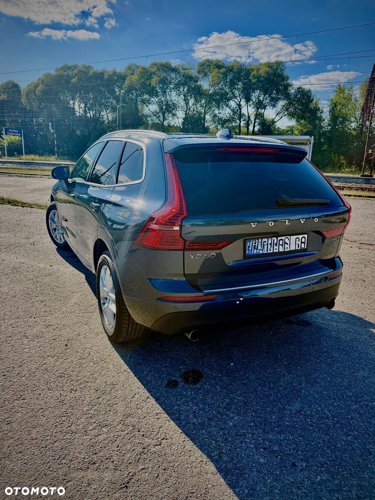 Volvo XC 60 T5 AWD Momentum Pro - 4
