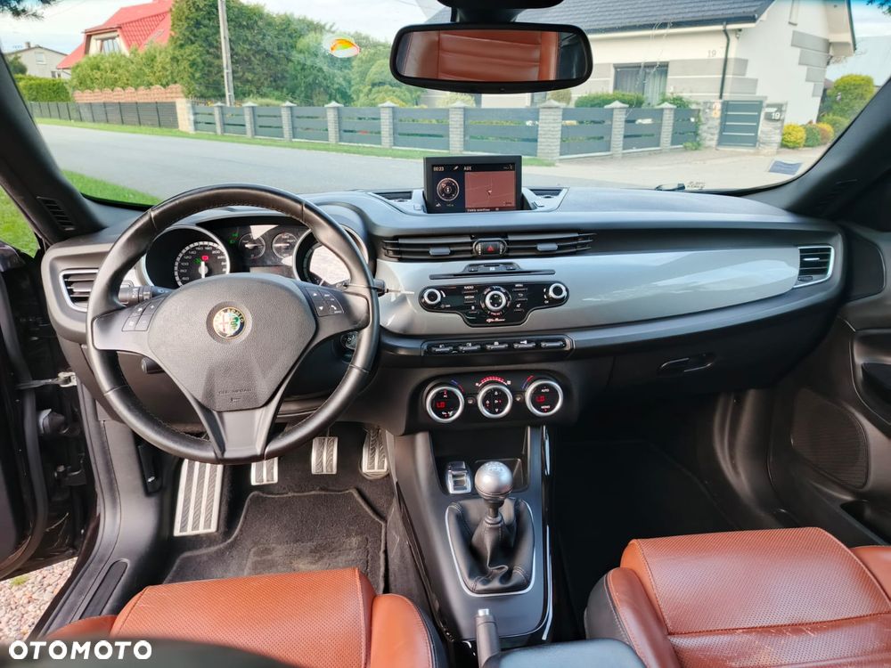 Alfa Romeo Giulietta 2.0 JTDM 16V - 12