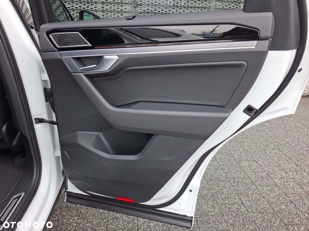 Volkswagen Touareg 3.0 V6 TDI 4Motion R-Line - 23